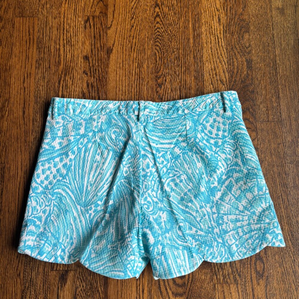 Light Blue Patterned Lilly Pulitzer Shorts with Scallop Detail Size 10 - Picture 2 of 3